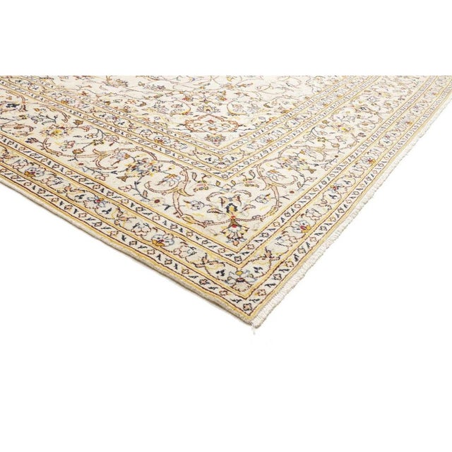 Middle Eastern Rug in Pure Wool For Sale - Image 5 of 11