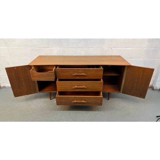 Mid-Century Sculpted Walnut Credenza by Young Manufacturing, Attributed For Sale - Image 10 of 17