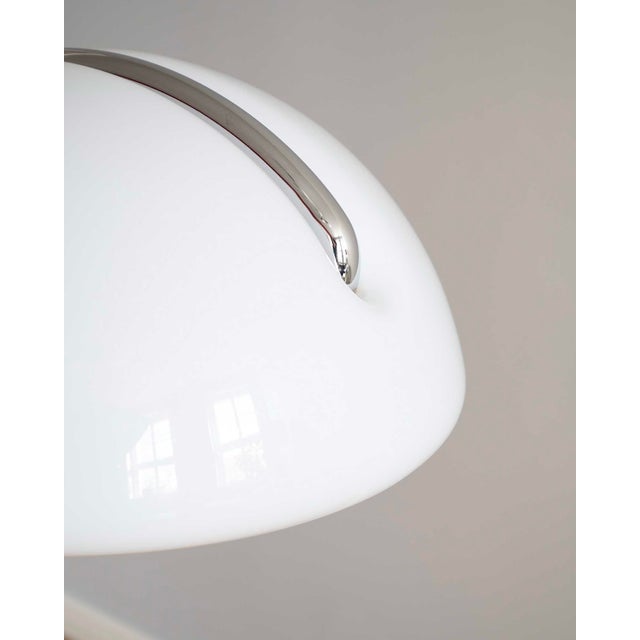 Silver Mid-Century Italian Space Age Serpente Floor Lamp attributed to Elio Martinelli, 1970s For Sale - Image 8 of 10