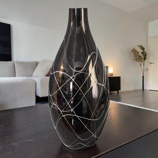 This Mid Century Modern Art Glass Vase features a striking black and white drip string pattern, adding a touch of elegance...