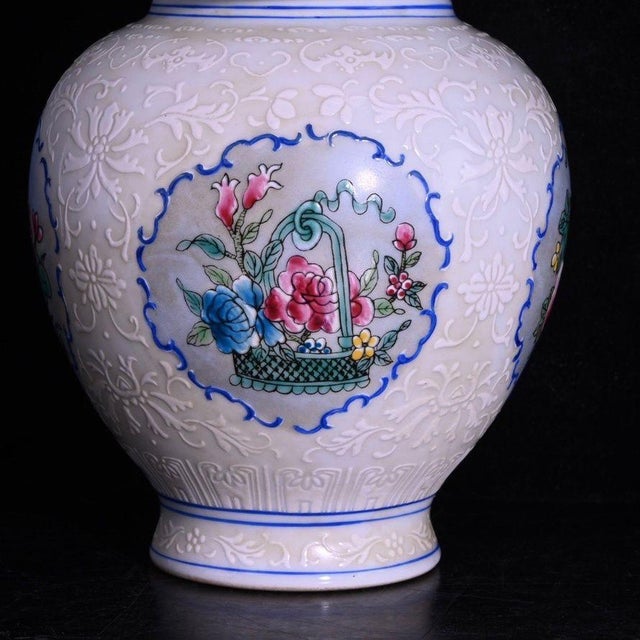 White Pair of Chinese White Glazed Porcelain Jars With Floral Panels & Gilt Finials For Sale - Image 8 of 9