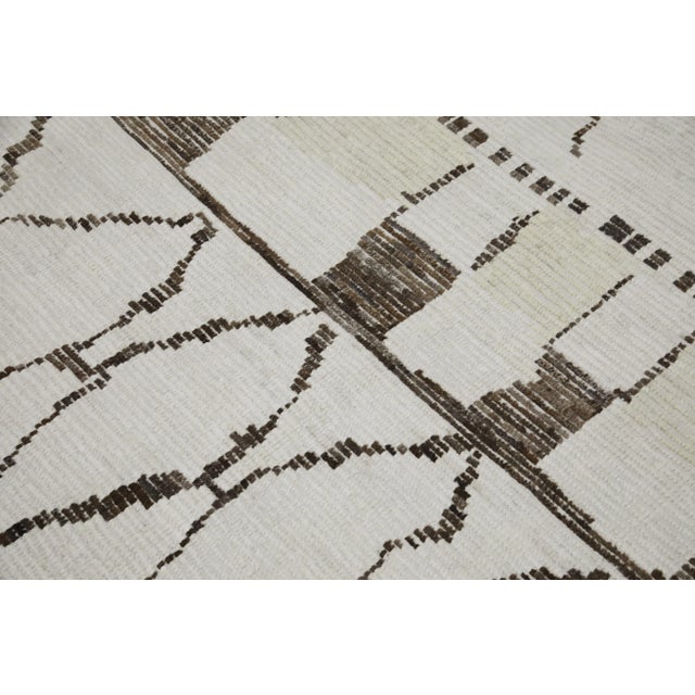 Introducing our exquisite handwoven wool modern Moroccan-style rug, a stunning blend of traditional craftsmanship and...