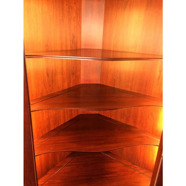 Henkel Harris 1990s Henkel Harris Cherry Corner Cabinet, Display Cabinet For Sale - Image 4 of 11