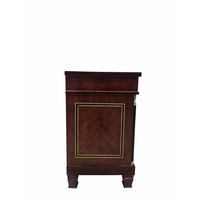 Neoclassical Empire Revival Mahogany Nightstand/End Table For Sale In Chicago - Image 6 of 10