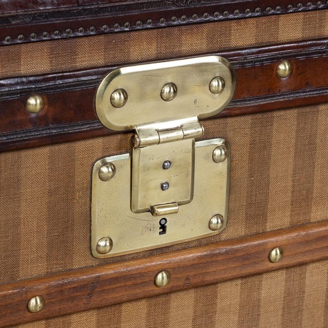 Antique French Courier Trunk in Striped Canvas from Louis Vuitton, 1885 For Sale - Image 15 of 18