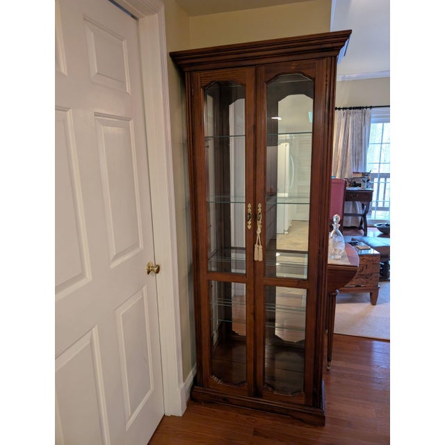 Mid 20th Century Pulaski Curio Cabinet Double Doors Light For Sale - Image 17 of 18