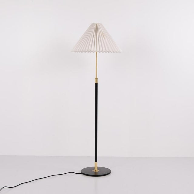 Metal Le Klint 351 Floor Lamp in Black and Brass by Aage Petersen, 1970 For Sale - Image 7 of 8