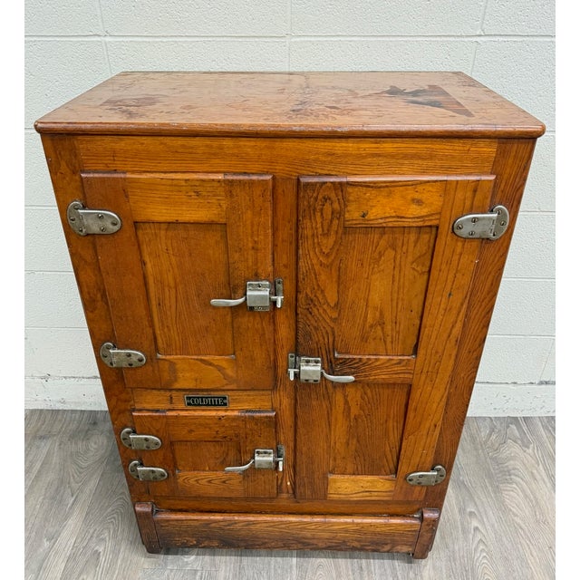This is an antique early 1900s oak ice box by Coldtite. These were the refrigerators of the 1800s and early 1900s. The top...
