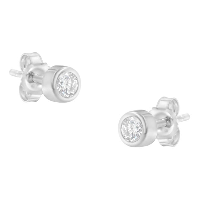 10K White Gold 1/5 Cttw Round Brilliant-Cut Near Colorless Diamond Bezel-Set Stud Earrings (H-I Color, I1-I2 Clarity) For Sale