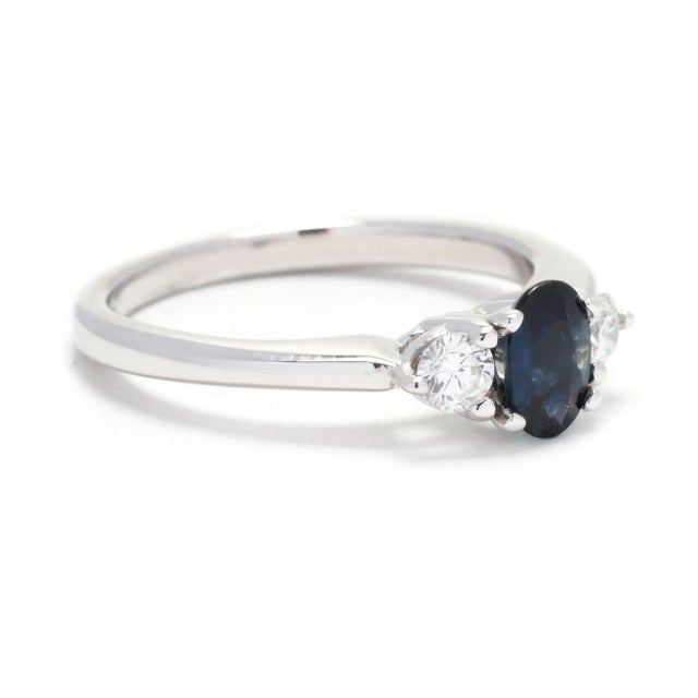 Modern 0.90ctw Sapphire Diamond Engagement Ring, 14k White Gold, Ring Size 5 For Sale - Image 3 of 6