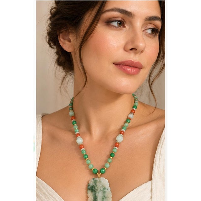 A radiant token of serenity and natural harmony, this 18K / 14K Yellow Gold Dyed Jadeite Bead Pendant Necklace pairs the...