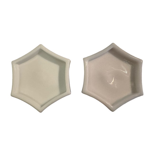 Mid 20th Century Pair Milk Glass Fish Candlesticks—attributed to l.e. Smith Glass Company, Figural Dolphin or Koi Form For Sale - Image 4 of 7