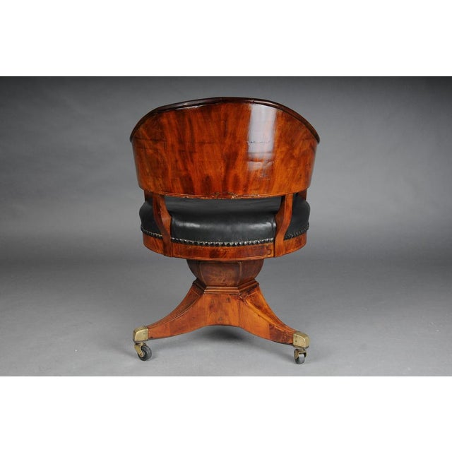 Antique English Chesterfield Captain's Desk Chair in Mahogany, 1830s For Sale - Image 13 of 18