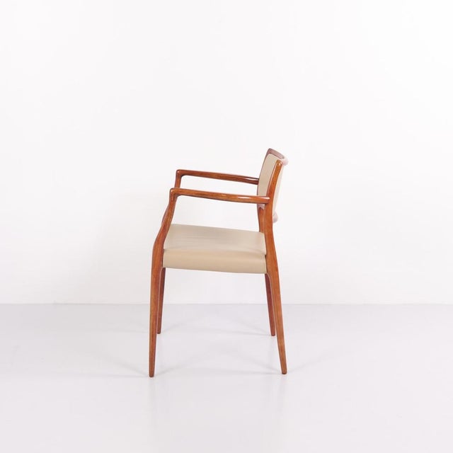 1960s Model 65 Armchair in Rosewood with Light Elegance Leather by N.O. Møller for J.L. Møllers, 1960s, Set of 4 For Sale - Image 5 of 14