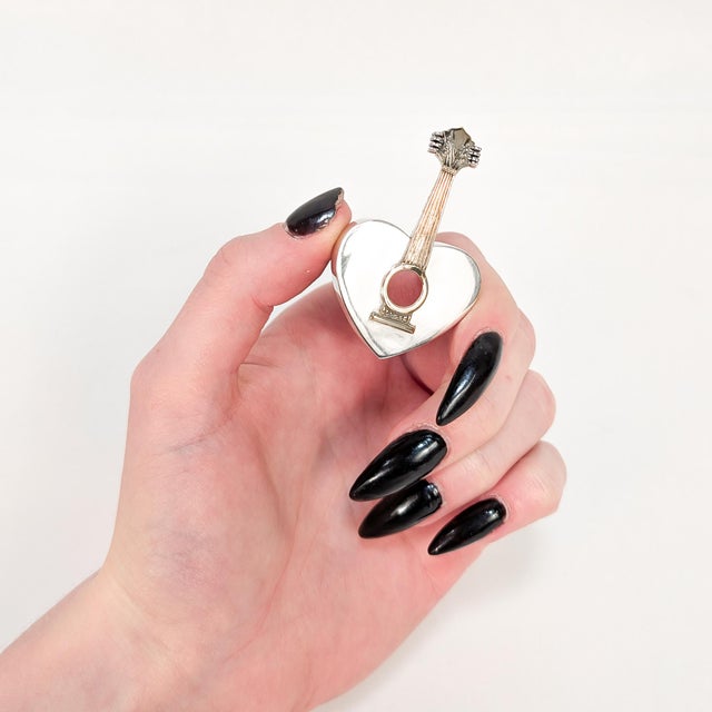 Mid-Century Modern Signed Arman for Movado Sterling Silver & 18k Gold Heart-Shaped Mandolin Brooch For Sale - Image 3 of 15