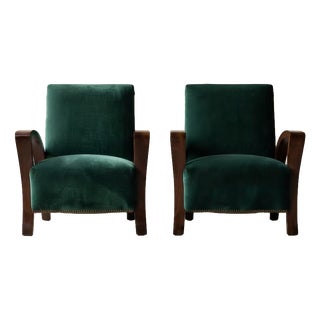 Hungarian Art Deco Lounge Armchairs in Green Velvet with Curved Wooden Armrests, 1930s, Set of 2 For Sale