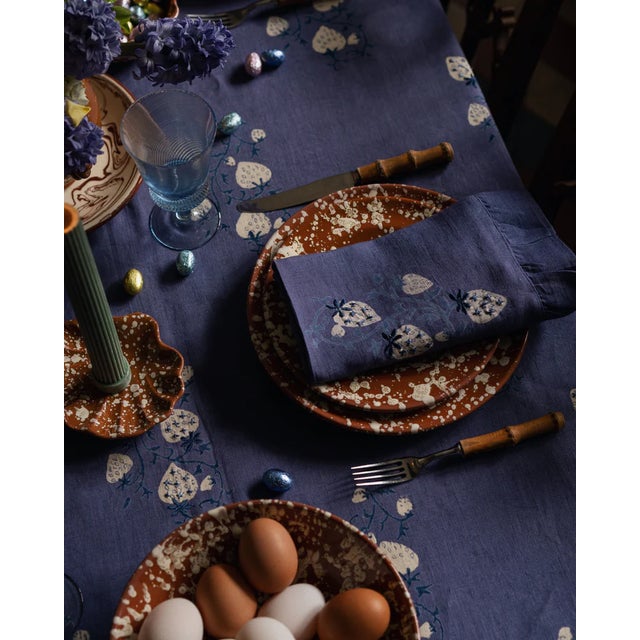 Finish off your dinner set with our pretty splatter side plates, handmade in Italy, and available in four colourways,...