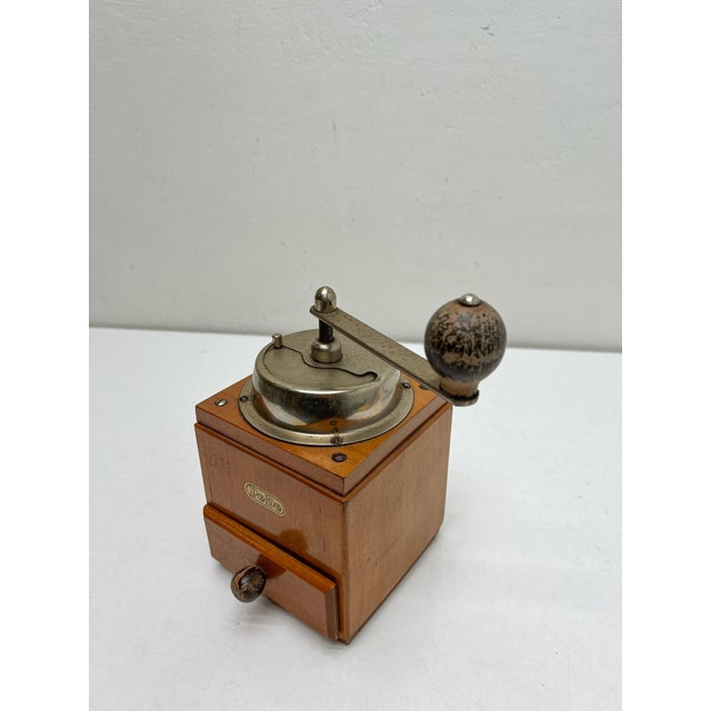 Mid-Century Modern Pede Manual Coffee Grinder in Wood and Metal, 1950s For Sale - Image 3 of 8