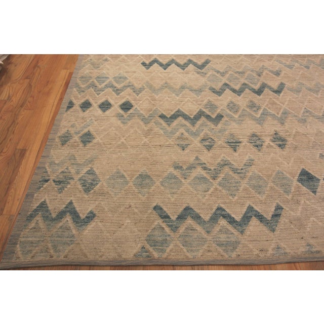 Nazmiyal Collection Oversized Modern Zigzag Design Rug For Sale In New York - Image 6 of 7
