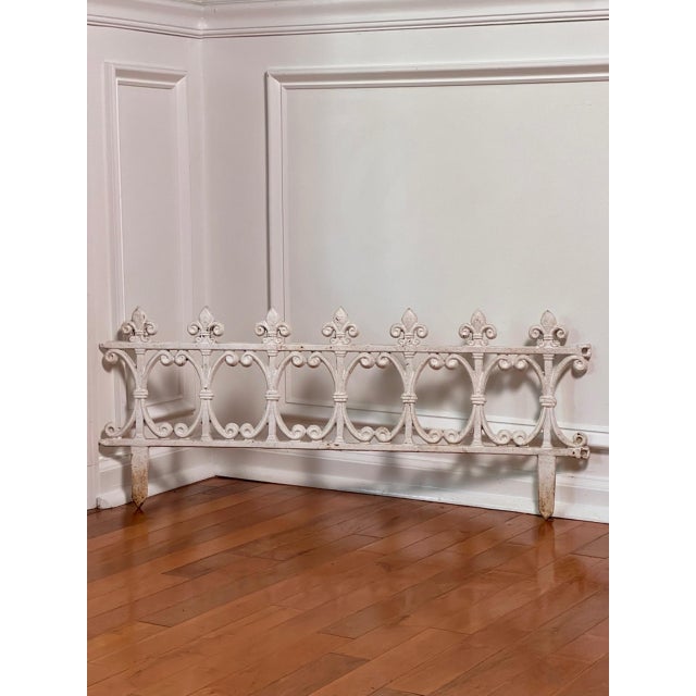 White Set of 6 Cast Iron Interlocking Garden Edging Fences, White Paint Patina, 20th Century For Sale - Image 8 of 17