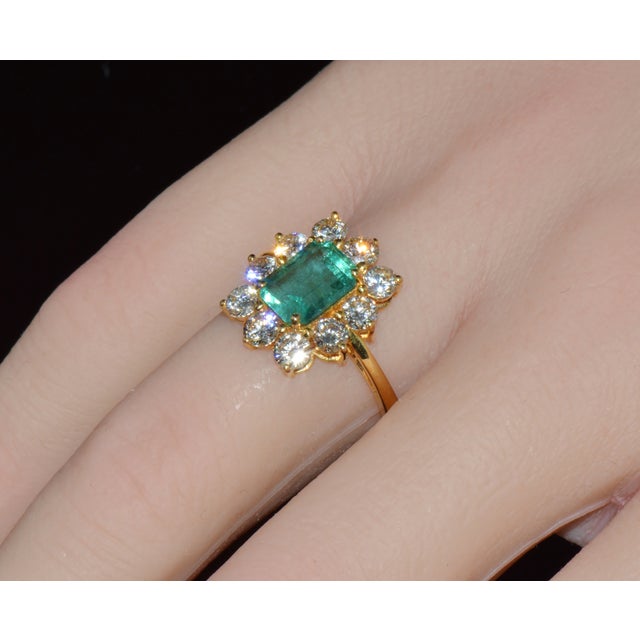 Late 20th Century Certified Natural 2.73cts Diamond Emerald 18k Gold Dinner Halo Ring For Sale - Image 5 of 14
