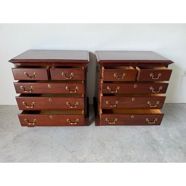 1970s Vintage Link-Taylor Heirloom Solid Mahogany Chippendale Bedside Tables / Nightstands – A Pair For Sale - Image 5 of 16