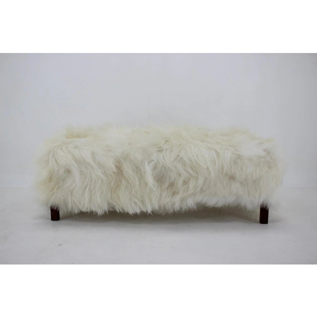 Newly upholstered in exclusive fine sheepskin from Island sheep’s. The springs and padding were repaired in old technique.