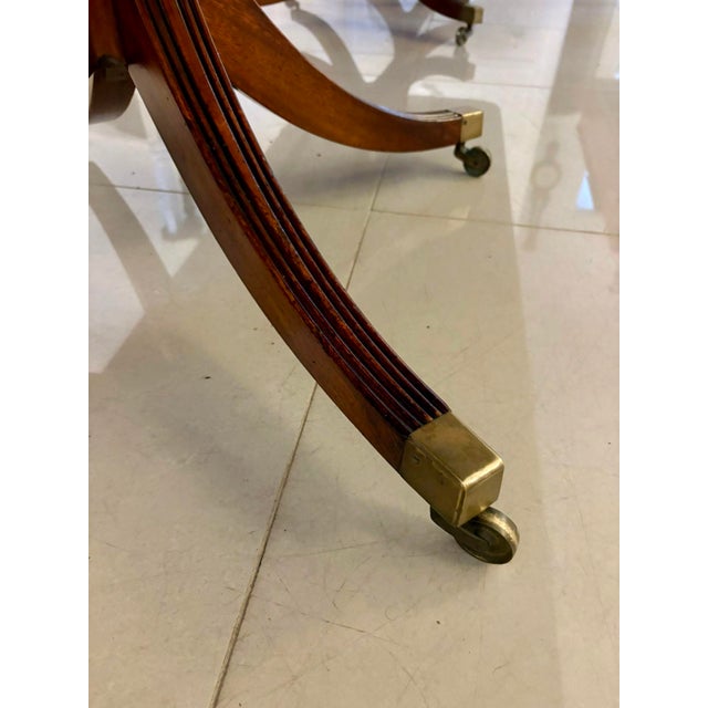 1920s Antique Figured Mahogany Three-Pillar Extending Dining Table, 1920s For Sale - Image 5 of 10