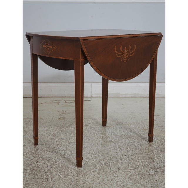 English Pair of Baker George III Mahogany Pembroke Drop Side Tables For Sale - Image 3 of 18