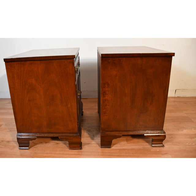 Wood 1960s English Chippendale Style Mahogany Nightstands Bed Side Tables by Baker For Sale - Image 7 of 18