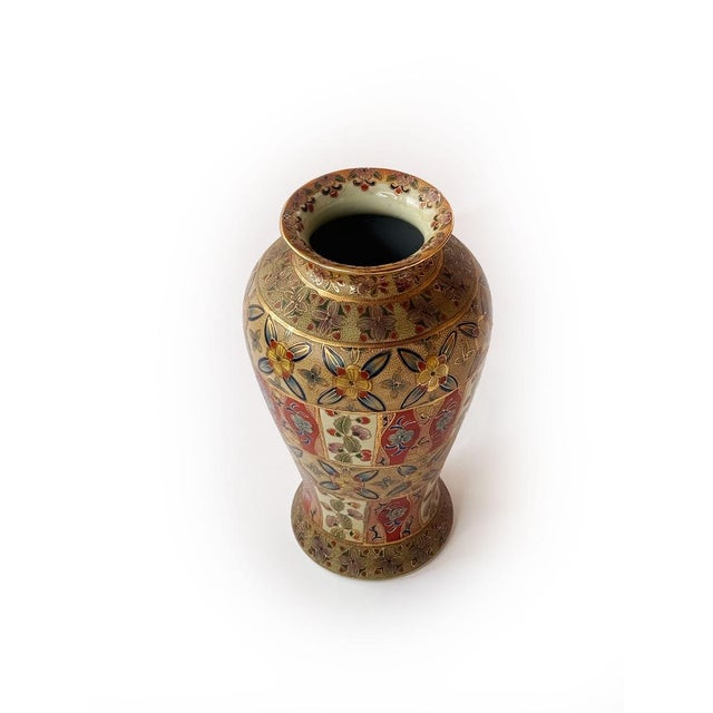 This intricately decorated vase originates from Japan and was produced in the 1960s to 1970s for the Western export...