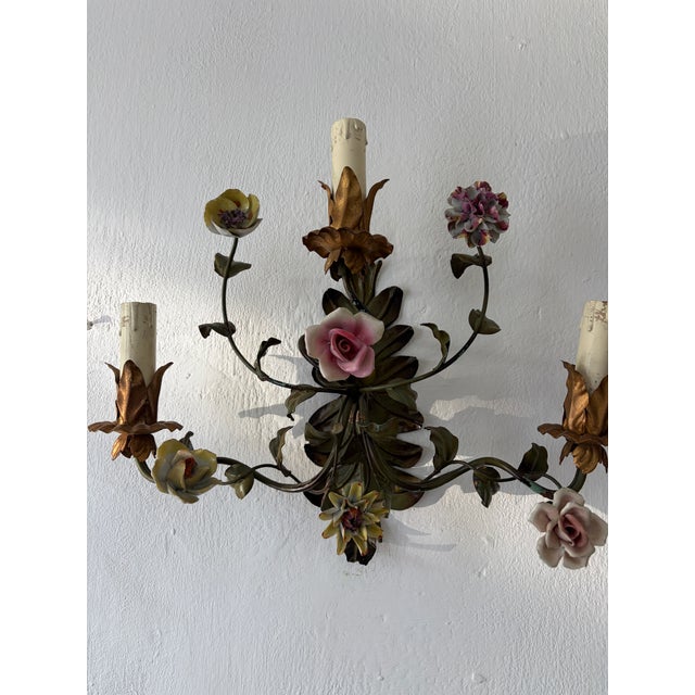 19th Century Big Italian Tole and Porcelain Flowers Polychrome Sconces 3 Lights For Sale - Image 4 of 10