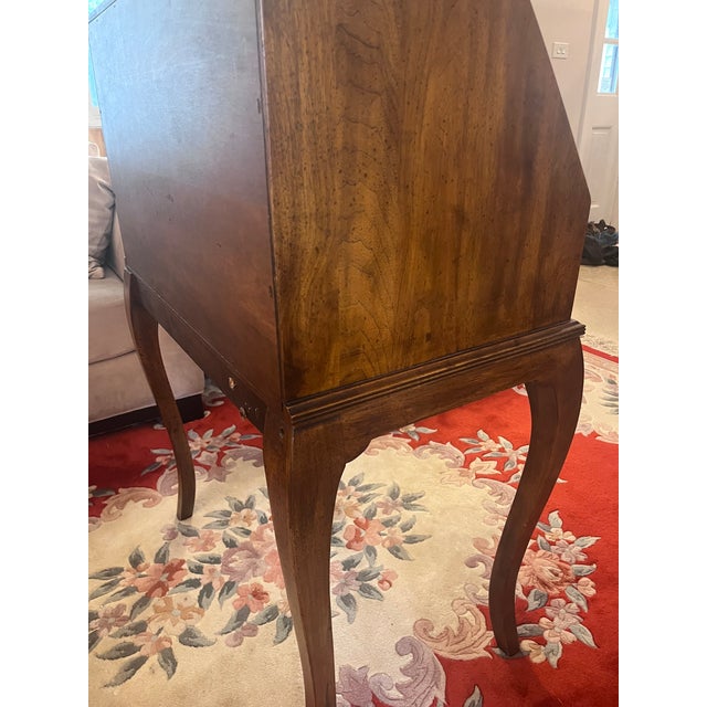 Davis Cabinet Company Vintage Davis Cabinet Co. Solid Wood Chippendale Style Slant Front Secretary Desk For Sale - Image 4 of 5