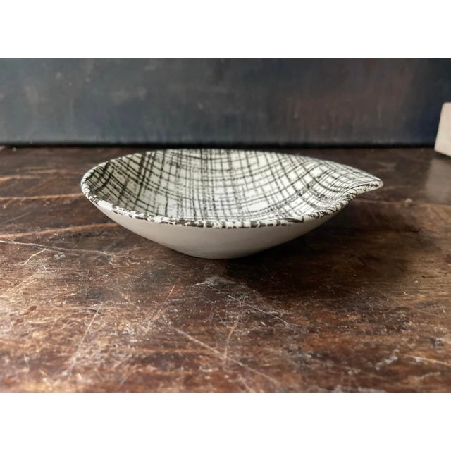 Blue Set of Four (4) Black and White Royal China Bowls in Tweed MCM For Sale - Image 8 of 9