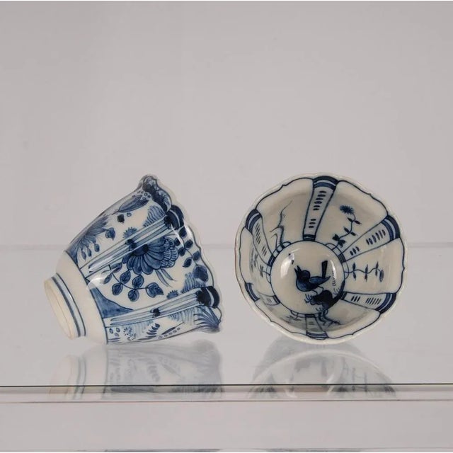Ceramic Dutch Blue and White Delftware Plates, Tea Caddy & Wanli Crow Cups, 1950s, Set of 5 For Sale - Image 7 of 12