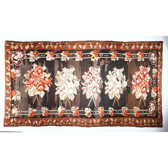 Vintage Turkish Karabağ Kilim with Rose Bouquets – Handwoven Floral Flatweave This exquisite vintage Karabağ kilim is a...
