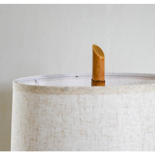 Rattan & Brass Table Lamp Mid-Century Modern Style For Sale - Image 4 of 8