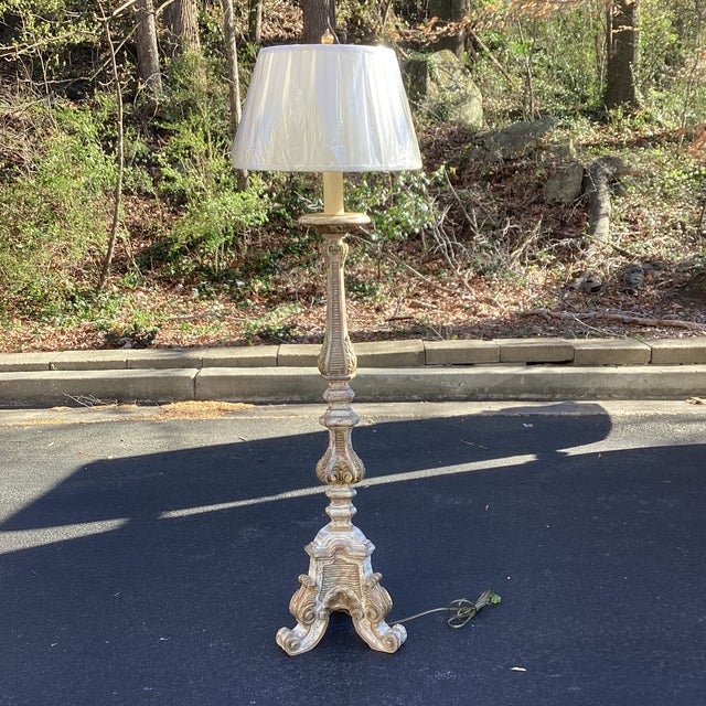 Mid 20th Century Mid 20th Century Italian Carved Wood Floor Lamp With Distressed Gilt & Cream Finish For Sale - Image 5 of 8