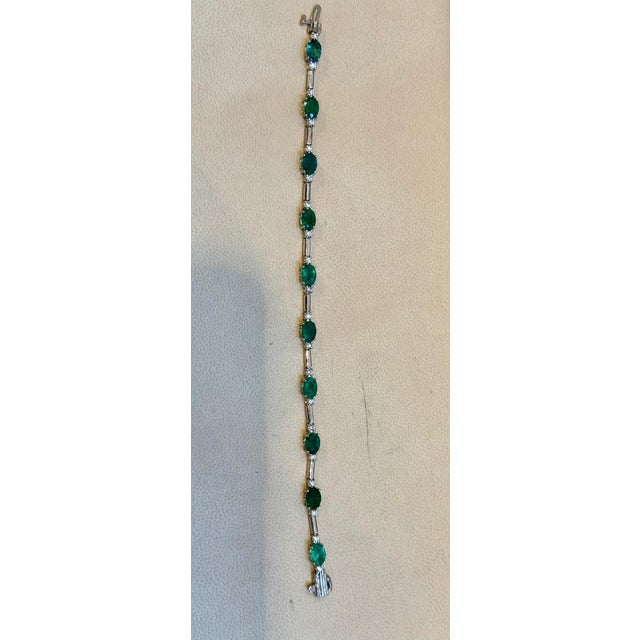 Contemporary 8 Carat Emerald & 1 Carat Diamond Tennis Bracelet 14 Karat White Gold, 7.25" For Sale - Image 3 of 18
