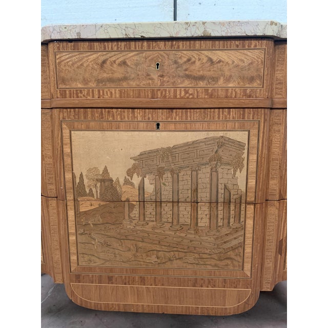 Transitional-style chest of drawers Amaranth and rosewood veneer on oak Pretty antique decor Three drawers in the apron...