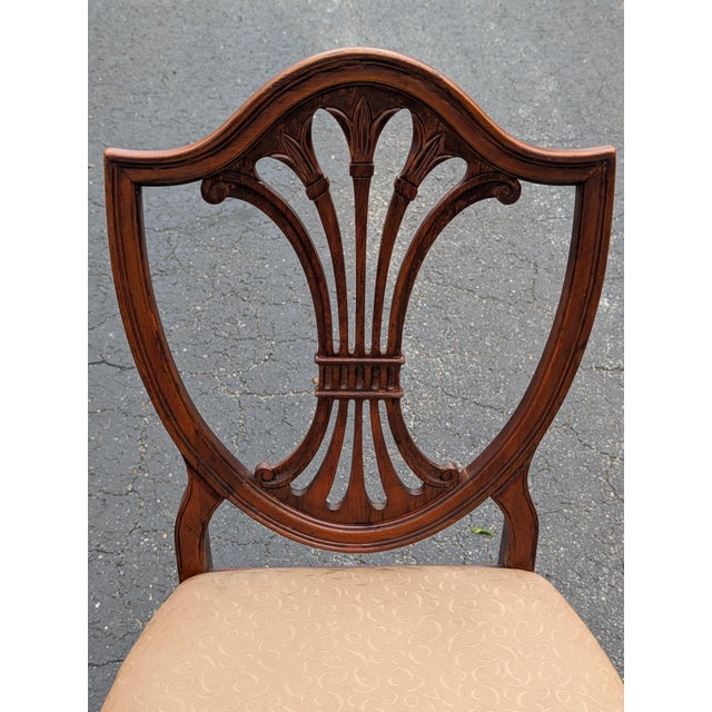 Vintage Drexel Hepplewhite Style Carved Shield Back Dining Chairs - Set of 4 For Sale - Image 17 of 18