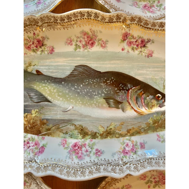 Antique O & E Gutherz Royal Austria Hand Painted Fish Dinnerware Circa 1899-1918 - A Set of 10 Pieces For Sale - Image 11 of 18