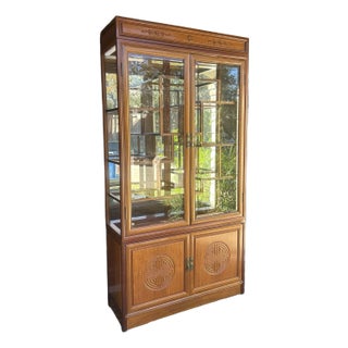 1970s Vintage Rosewood Chinoiserie Style Lighted Display Cabinet For Sale