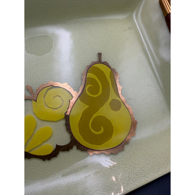 Vintage Georges Briard MCM Yellow Pear Fruit Curved Glass Tray With Wood Handles – Signed For Sale In New York - Image 6 of 10