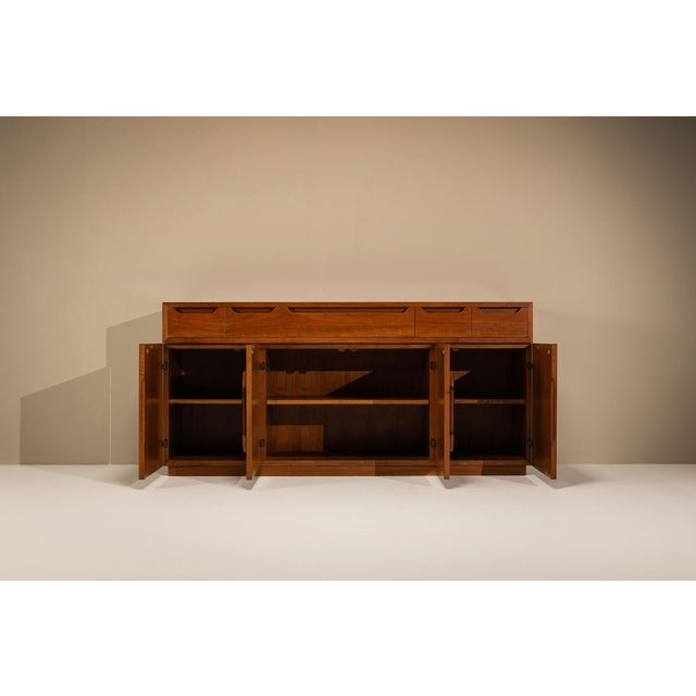 Mid-Century Modern Arcigliano Walnut Sideboard by Giovanni Michelucci for Fantacci, Italy, 1970s For Sale - Image 3 of 14