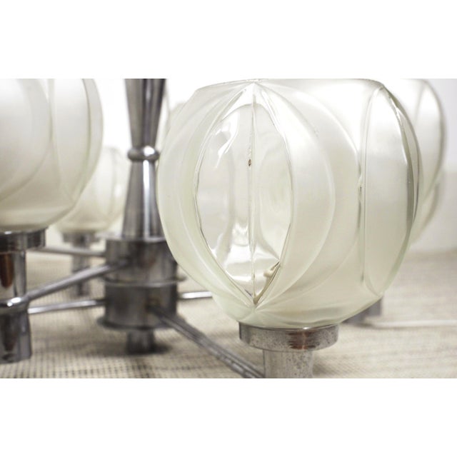 Silver Mid-Century Space Age Sputnik 8-Light Chandelier in Chrome and Faceted Glass Globes, 1970s For Sale - Image 8 of 15