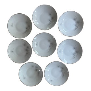 1950s Set of Eight (8) Hutschenreuther Caribe Soup Bowls 7.75 Inch White Blue Gray Platinum Rim Minimalist Porcelain For Sale