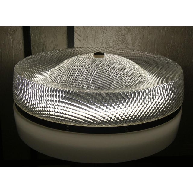 Futurist Space Needle Table Lamp in Acrylic Glass and Steel, Italy, 1960s For Sale - Image 3 of 16