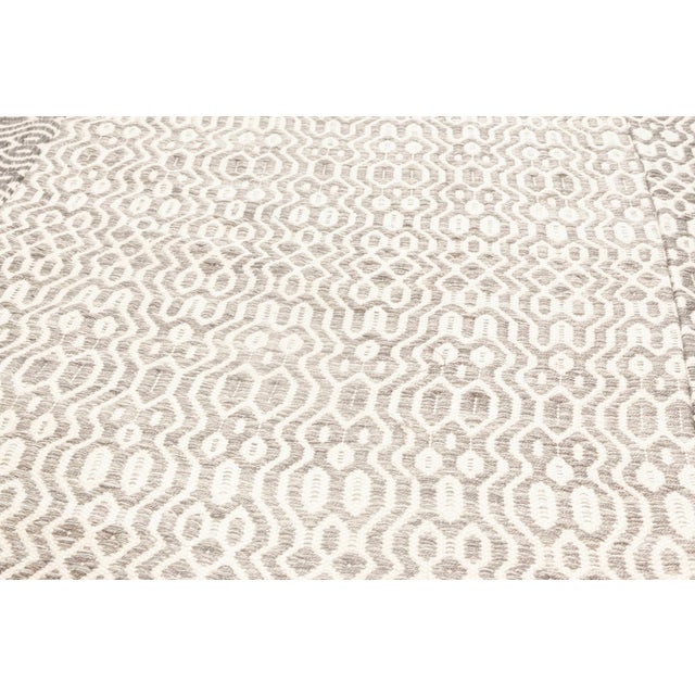 Contemporary White and Gray Flat-Weave Wool Rug by Doris Leslie Blau For Sale - Image 9 of 10