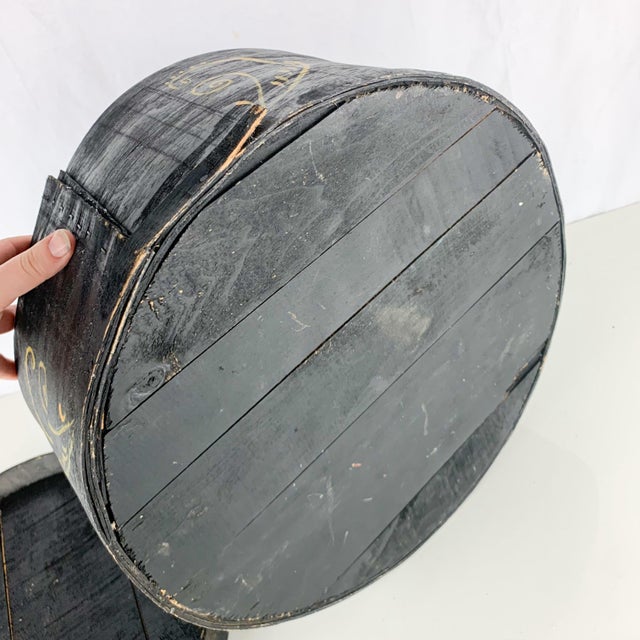 Wood Vintage Large Pennsylvania Dutch Hand Painted Pantry Cheese Box Bentwood Doves For Sale - Image 7 of 12